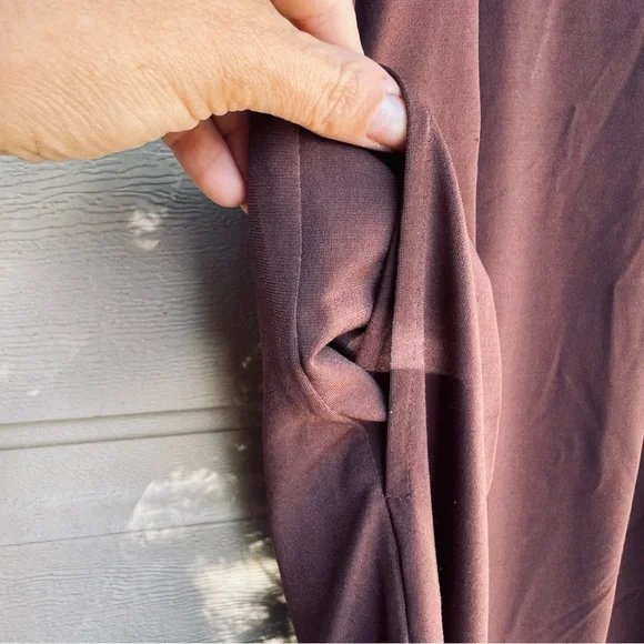 Elegant V-Neck Sheath Dress - Picture 4 of 7